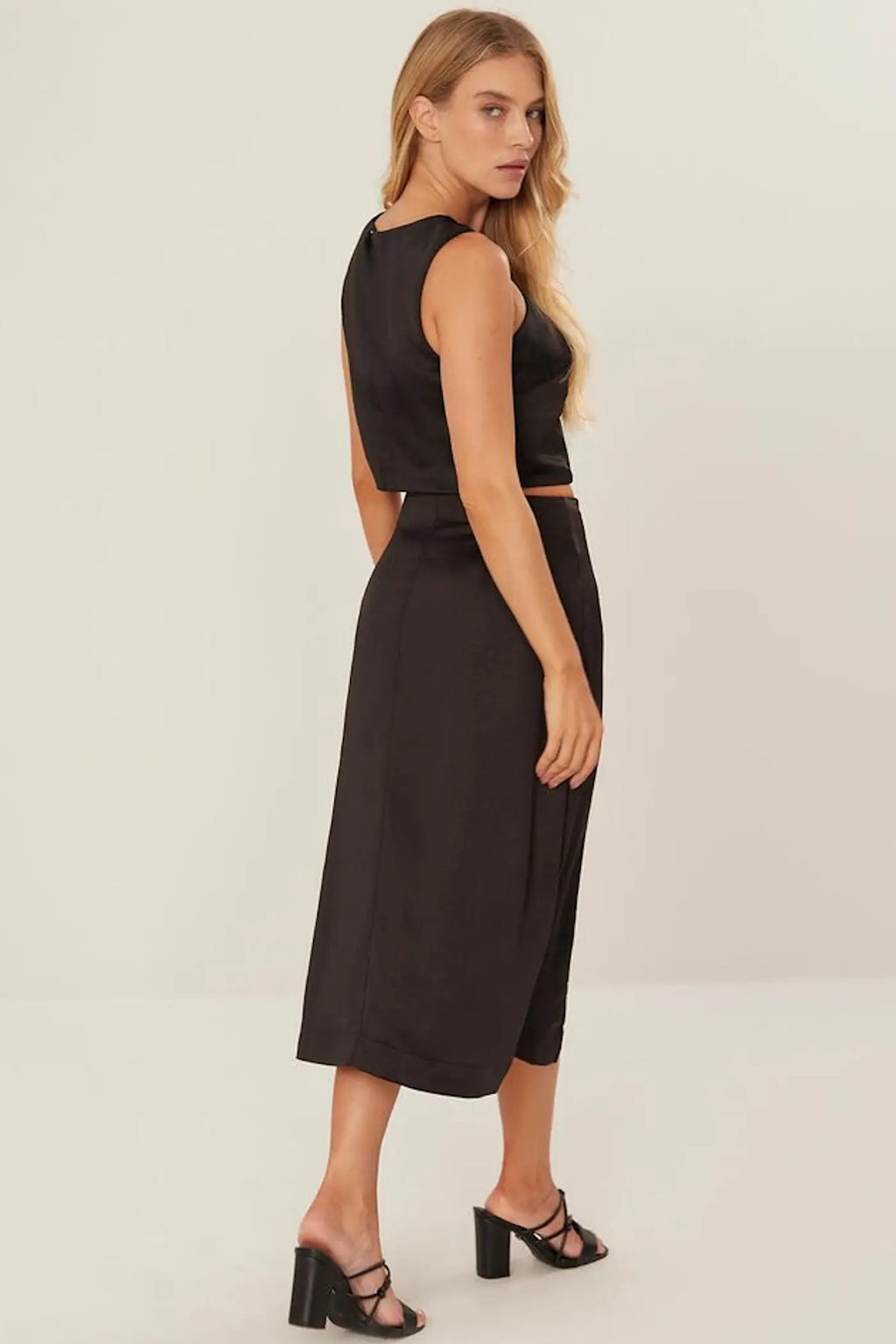 Noite Button Crop Top