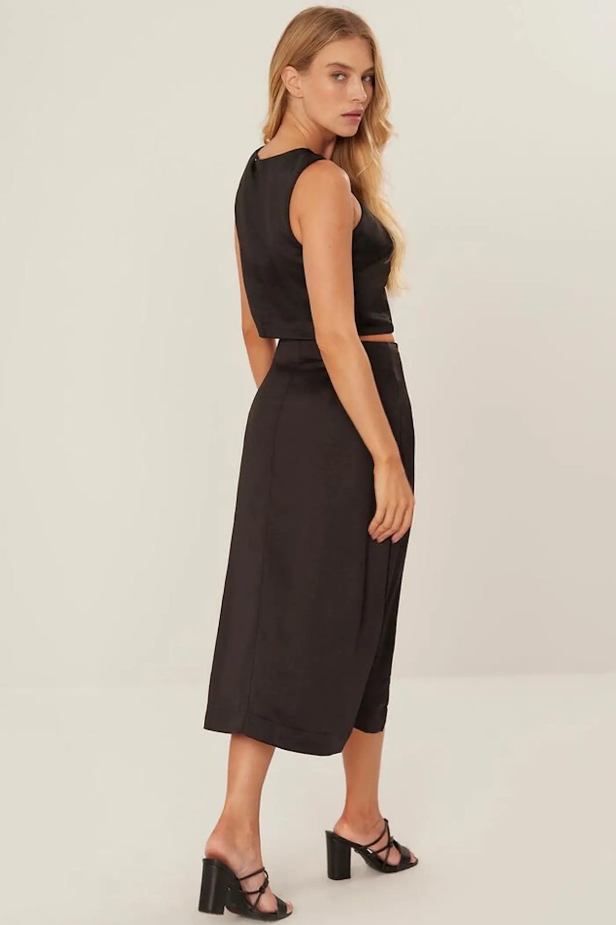 Noite Button Crop Top